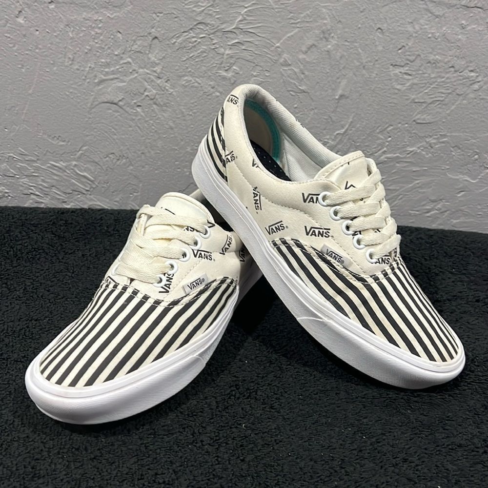 🔥🔥 VANS Comfycush ERA Black/Cream Skate Sneakers Women Sz 8 / Men Sz 6.5 - EUC